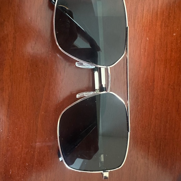 Sunglass bundle - Picture 2 of 5